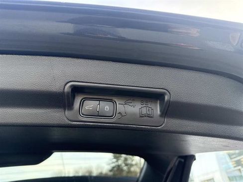 Certified 2022 Ford Explorer XLT w/ Equipment Group 202A image 8