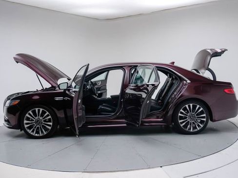Used 2018 Lincoln Continental Select w/ Continental Climate Package FWD image 18