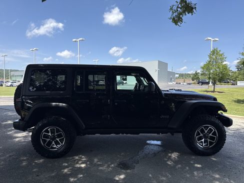 Used 2026 Jeep Wrangler Unlimited Rubicon AWD/4WD image 11