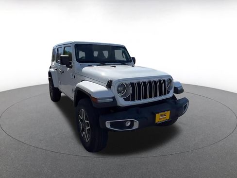 Used 2025 Jeep Wrangler Unlimited Sahara AWD/4WD image 3