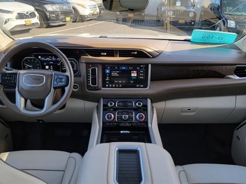 Used 2021 GMC Yukon XL Denali w/ Denali Premium Package image 17