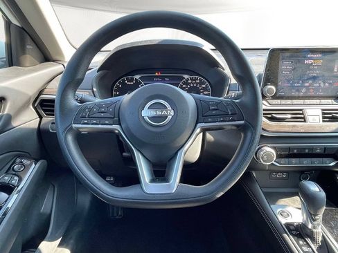 Used 2023 Nissan Altima 2.5 SV FWD image 13