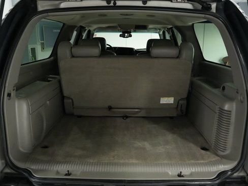 Used 2005 GMC Yukon XL 2500 SLT w/ SLT Preferred Equipment Group image 8