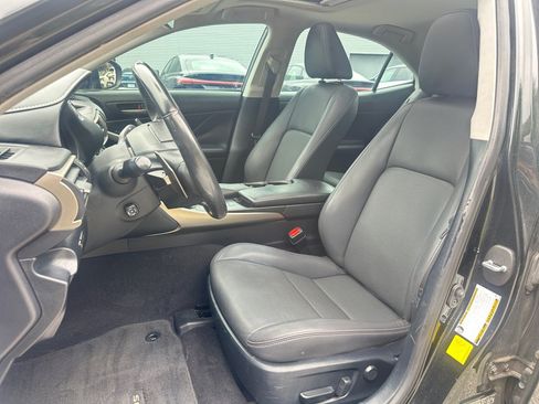 Used 2019 Lexus IS 300 w/ Navigation Package RWD image 32