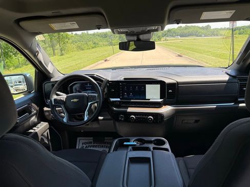 Used 2024 Chevrolet Silverado 1500 LT AWD/4WD image 17