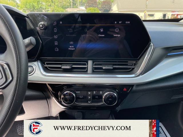 Used 2025 Chevrolet Trax LT FWD image 19