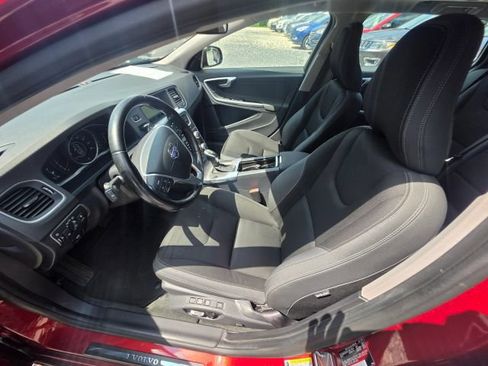 Used 2015 Volvo V60 T5 FWD image 12