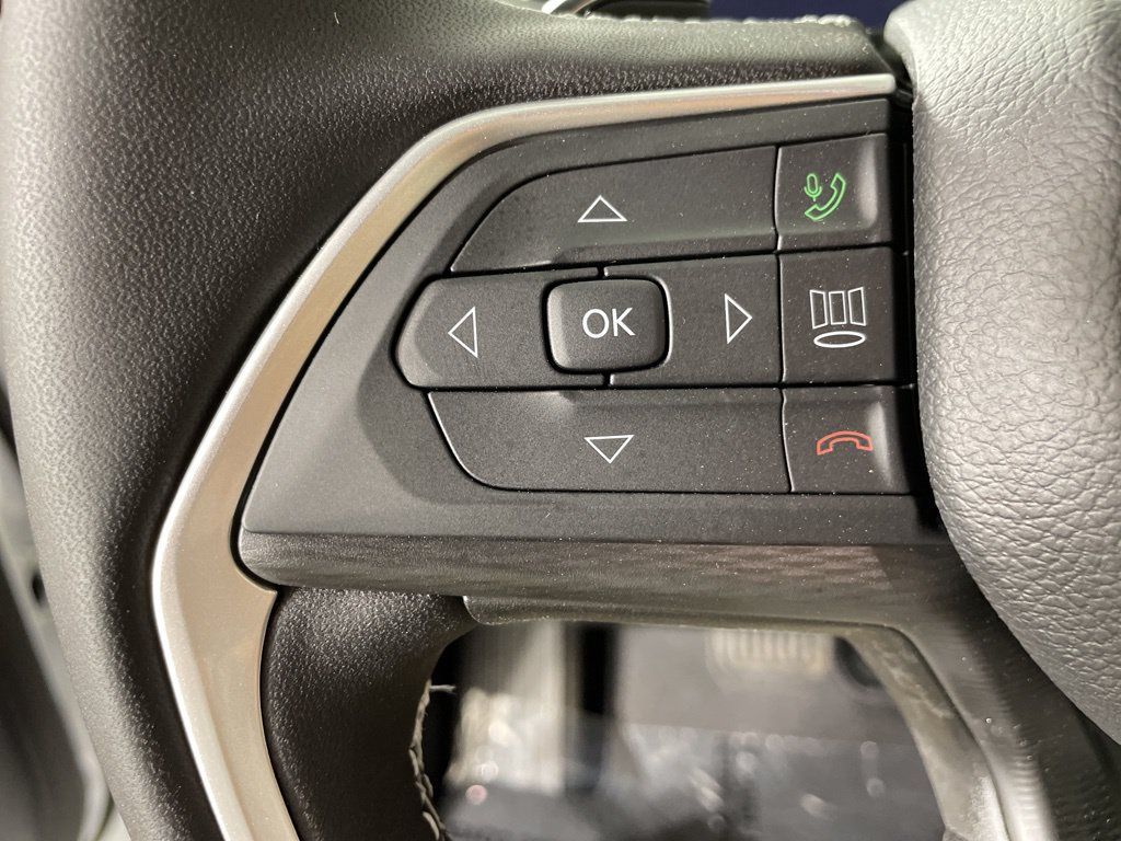 New 2025 Jeep Grand Cherokee Laredo X w/ Luxury Tech Group I AWD/4WD image 23