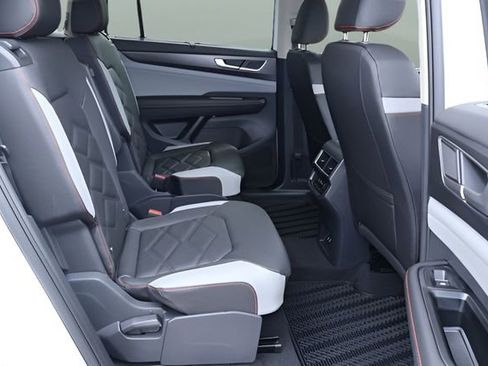 New 2026 Volkswagen Atlas Peak Edition AWD/4WD image 19