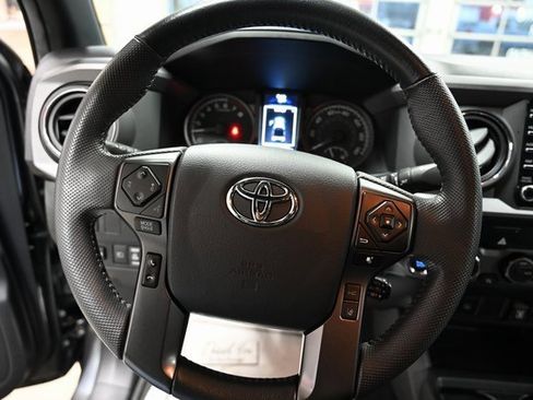 Used 2022 Toyota Tacoma TRD Off-Road image 22