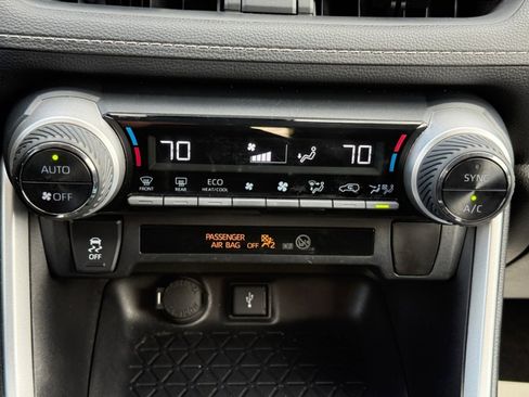 Used 2021 Toyota RAV4 LE image 15