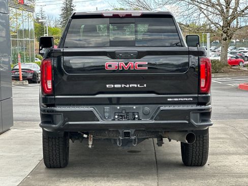 Used 2022 GMC Sierra 3500 Denali w/ Denali Black Diamond Edition AWD/4WD image 4