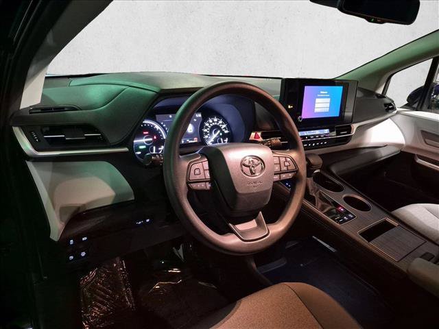 Certified 2026 Toyota Sienna LE FWD image 10
