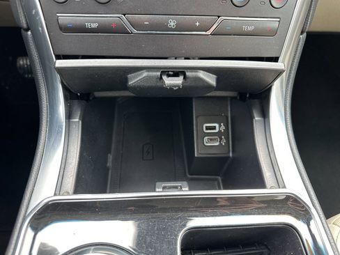 Used 2019 Ford Edge Titanium w/ Equipment Group 301A image 5