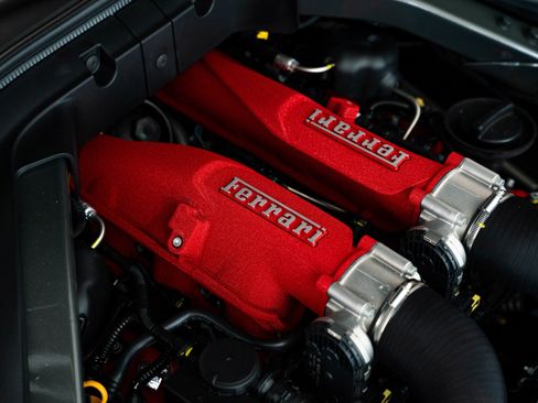 Used 2024 Ferrari Roma Spider image 30