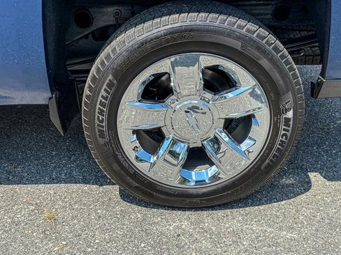 Used 2015 Chevrolet Silverado 1500 LTZ Z71 w/ LTZ Plus Package AWD/4WD image 17