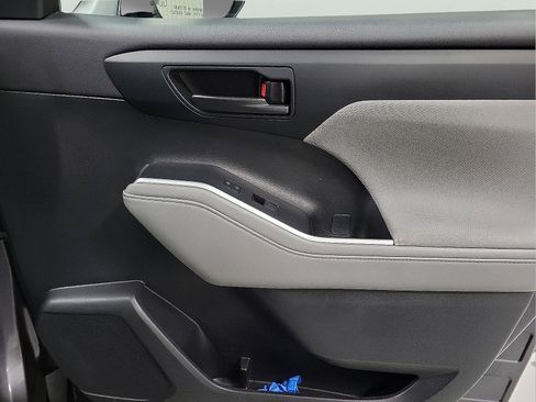 Certified 2021 Toyota Highlander L image 17