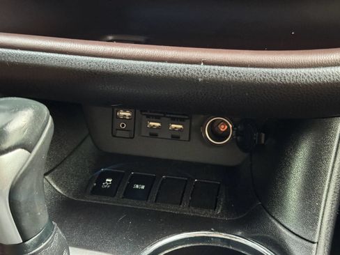 Used 2019 Toyota Highlander Limited FWD image 31