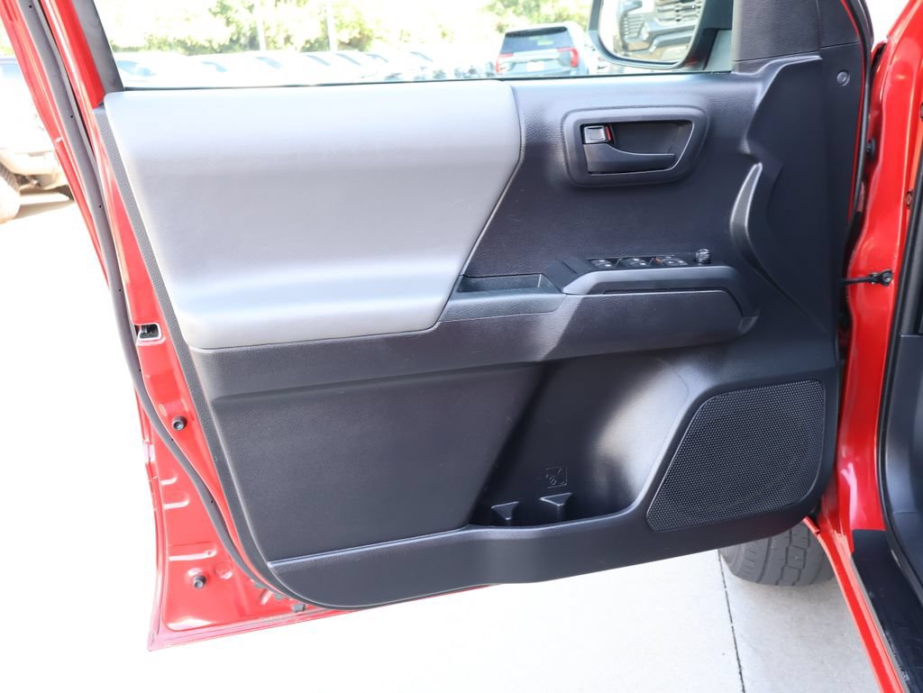 Used 2020 Toyota Tacoma SR AWD/4WD image 10