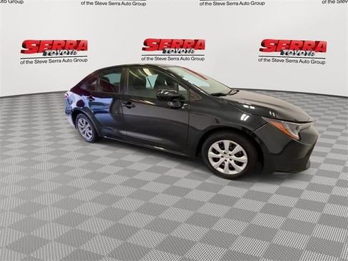 Used 2020 Toyota Corolla LE image 3