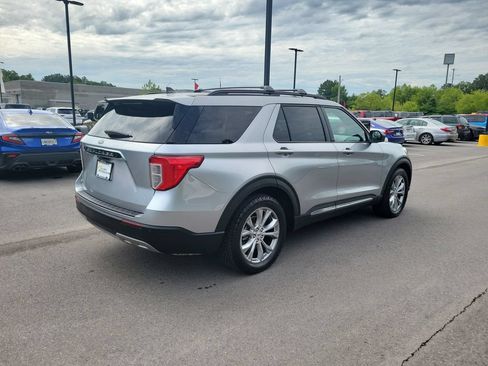 Used 2021 Ford Explorer XLT w/ Equipment Group 202A RWD image 3