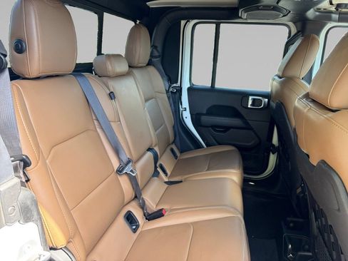 Used 2020 Jeep Gladiator Rubicon AWD/4WD image 16