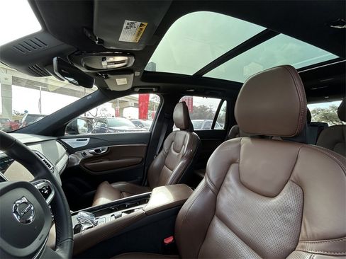 Used 2024 Volvo XC90 B6 Ultimate w/ Lounge Package image 12
