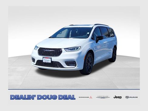 New 2026 Chrysler Pacifica Limited AWD/4WD image 1