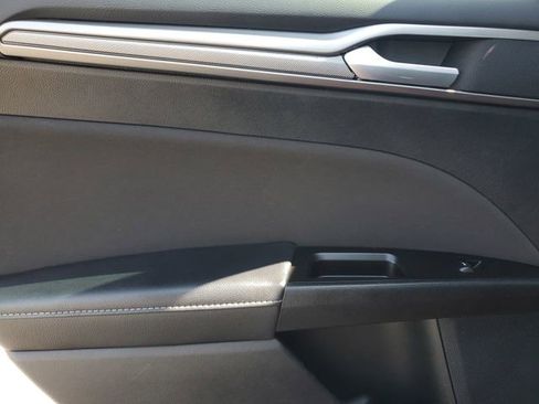 Used 2017 Ford Fusion SE w/ Fusion SE Technology Package image 13
