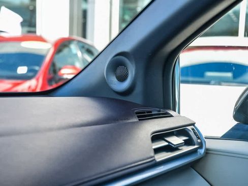 Used 2021 Toyota Sienna Platinum image 29