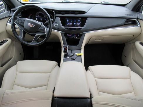 Used 2019 Cadillac XT5 Base image 11