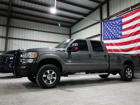 Used 2011 Ford F350 XLT w/ XLT Premium Pkg AWD/4WD image 4