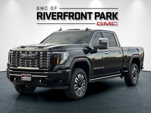 Used 2025 GMC Sierra 2500 Denali Ultimate w/ Snow Plow Prep/Camper Package image 7