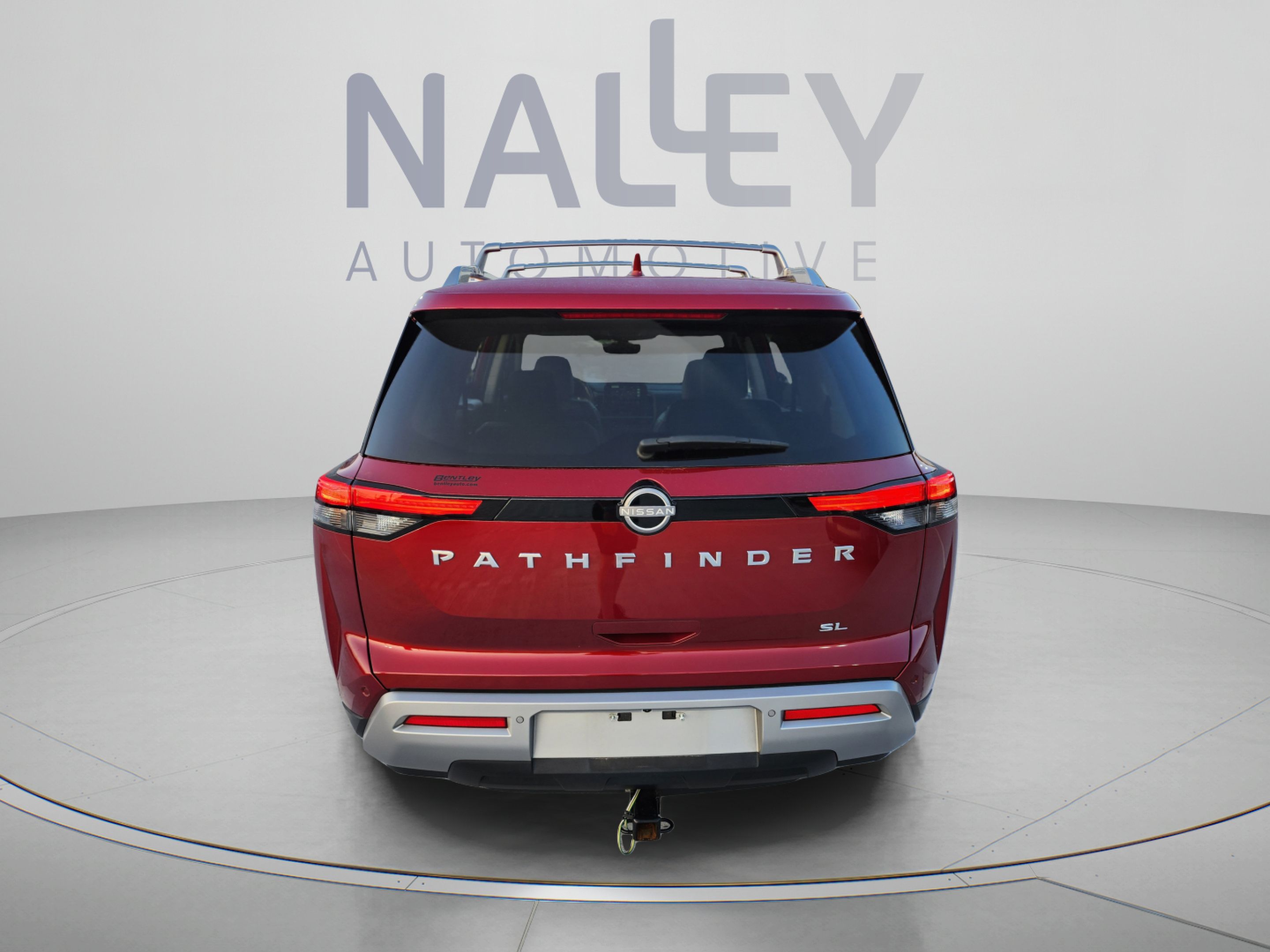 Used 2024 Nissan Pathfinder SL w/ SL Premium Package FWD image 4
