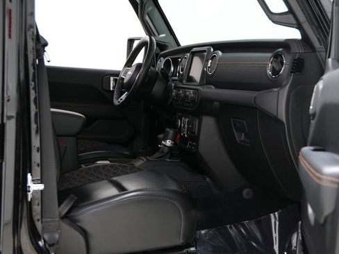 Used 2022 Jeep Wrangler Unlimited Sahara AWD/4WD image 37