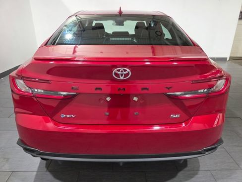 Used 2025 Toyota Camry SE FWD image 4