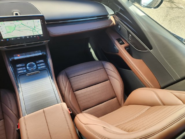 New 2026 Lincoln Nautilus Reserve w/ Jet Appearance Package AWD/4WD image 12