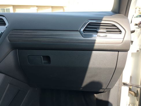 Used 2022 Volkswagen Tiguan SEL R-Line AWD/4WD image 32