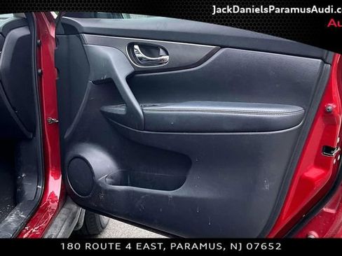 Used 2016 Nissan Rogue S AWD/4WD image 16