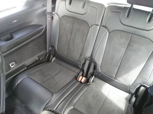 Used 2023 Jeep Grand Cherokee L Laredo image 10