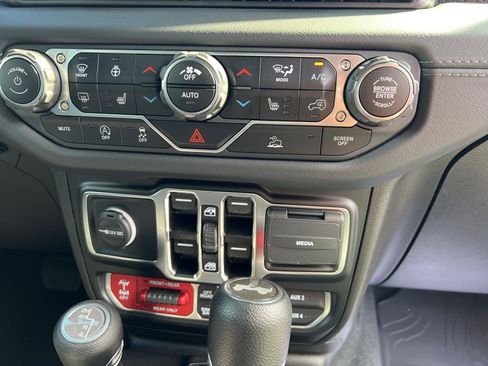 New 2024 Jeep Wrangler Unlimited Rubicon w/ Technology Group image 26