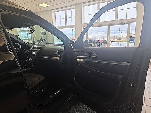 Used 2018 Ford Explorer Sport image 39