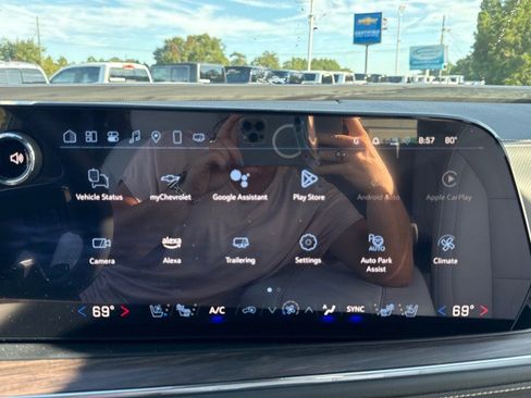 New 2025 Chevrolet Suburban Premier image 31