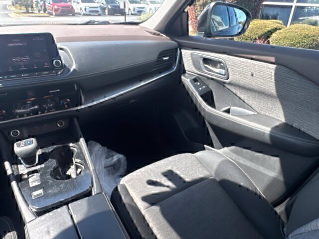 Used 2021 Nissan Rogue SV FWD image 21