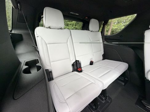 Used 2025 Chevrolet Tahoe Premier AWD/4WD image 18