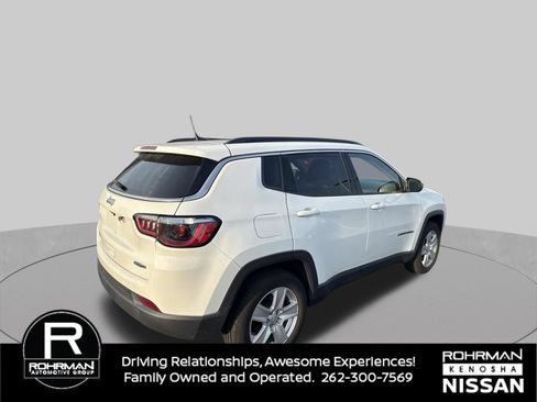 Used 2022 Jeep Compass Latitude w/ Sun and Sound Group AWD/4WD image 5