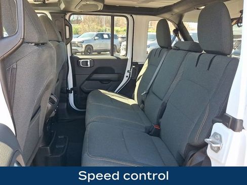 Used 2025 Jeep Wrangler Unlimited Sahara image 20