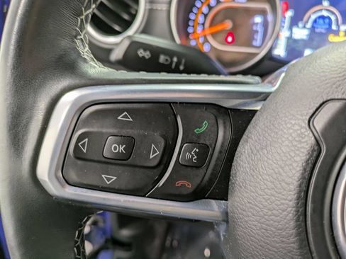 Used 2020 Jeep Wrangler Unlimited Sahara AWD/4WD image 17