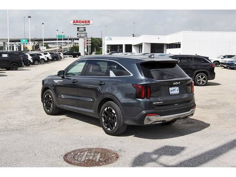 Used 2024 Kia Sorento S w/ Panoramic Sunroof Package FWD image 5