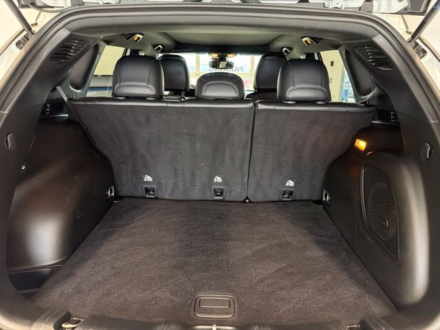 Used 2023 Jeep Compass Limited w/ Sun and Sound Group AWD/4WD image 16